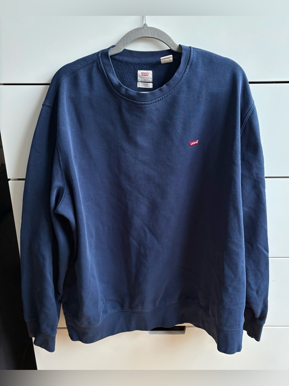 Levi's Men's Dark Blue Crewneck Sweatshirt with Red Logo